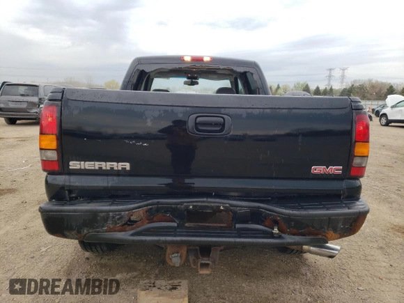 2006 GMC Sierra Denali z VIN 2GTEK63N561158633, wystawiony jako Copart lot #54572255 z przebiegiem 181 631 mil mil oraz Szkody całkowita. Historia ofert i sprzedaży dostępna na DreamBid. Obrazek 6.