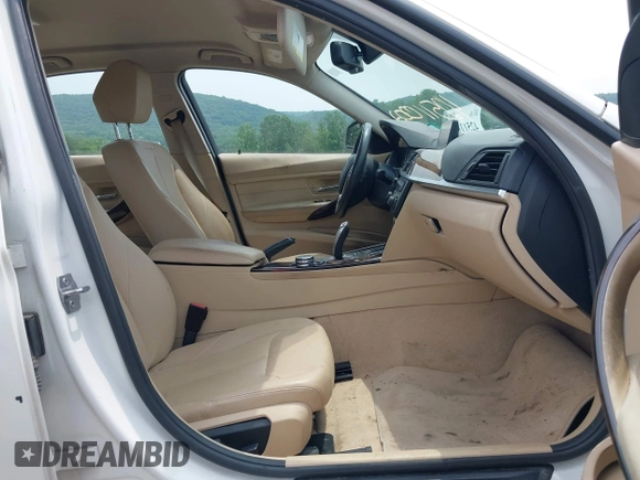 2015 BMW 3 Series 328i xDrive с VIN WBA3B5G55FNS17395, выставлен на аукционе IAAI как лот 42511002 с пробегом 228 228 миль миль и . История ставок и продаж доступна на DreamBid. Изображение 5.