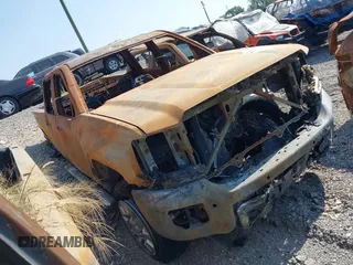 2018 GMC Sierra 2500HD Denali z VIN 1GT12UEG7JF169961, wystawiony jako IAAI lot #37206408 z przebiegiem Nie podano mil oraz . Historia ofert i sprzedaży dostępna na DreamBid. Obrazek 1.