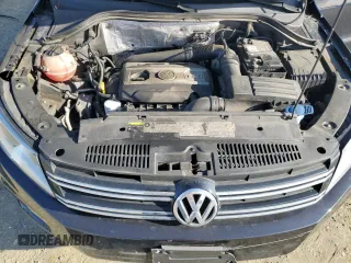 2017 Volkswagen Tiguan S z VIN WVGBV7AX0HK015303, wystawiony jako Copart lot #54820075 z przebiegiem 155 356 mil mil oraz Czysty tytuł • Clean title. Historia ofert i sprzedaży dostępna na DreamBid. Obrazek 12.