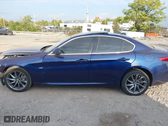 2019 Alfa Romeo Giulia with VIN ZARFANAN2K7622663, listed as a IAAI auction lot 40546831 with 999,999 mi miles. Bid and sale history available at carsss.com. Image 15.