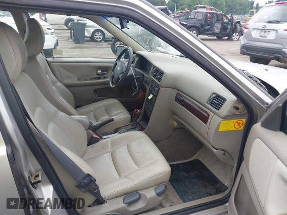 2000 Volvo S70 с VIN YV1LS56D6Y2639248, выставлен на аукционе IAAI как лот 42367034 с пробегом 112 571 миль миль и . История ставок и продаж доступна на DreamBid. Изображение 5.