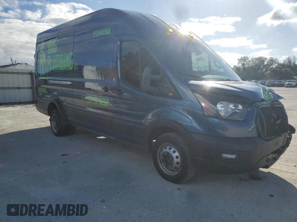 2024 Ford Transit Cargo with VIN 1FTRU8XG8RKA15196, listed as a Copart auction lot 84198984 with 12,267 mi miles and Salvage Title. Bid and sale history available at DreamBid. Image 4.