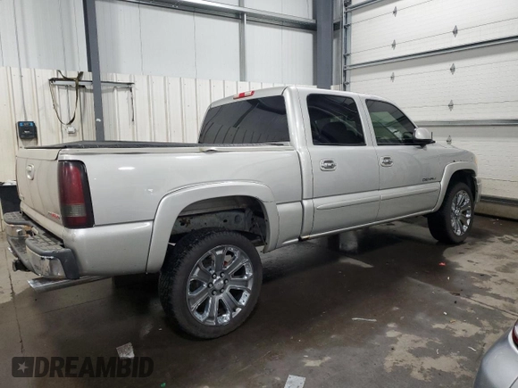 2006 GMC Sierra Denali z VIN 2GTEK63N661185470, wystawiony jako Copart lot #85517684 z przebiegiem 154 457 mil mil oraz Szkoda całkowita • Salvage title. Historia ofert i sprzedaży dostępna na DreamBid. Obrazek 3.