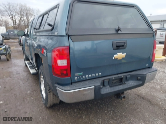 2010 Chevrolet Silverado 1500 LT with VIN 1GCSKSE37AZ193956, listed as a IAAI auction lot 41737357 with 127,762 mi miles. Bid and sale history available at carsss.com. Image 3.