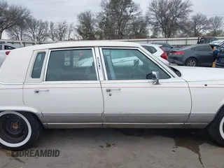 1991 Cadillac Brougham z VIN 1G6DW5470MR718950, wystawiony jako IAAI lot #41726864 z przebiegiem 207 324 mil mil oraz . Historia ofert i sprzedaży dostępna na DreamBid. Obrazek 14.