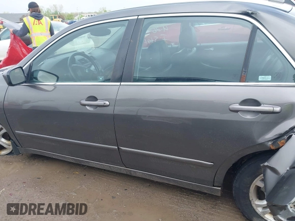 2006 Honda Accord EX-L z VIN 1HGCM56876A102556, wystawiony jako IAAI lot #42155187 z przebiegiem 241 901 mil mil oraz . Historia ofert i sprzedaży dostępna na DreamBid. Obrazek 15.