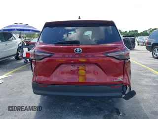 2024 Toyota Sienna LE with VIN 5TDKRKEC4RS188352, listed as a IAAI auction lot 42002909 with 28,307 mi miles. Bid and sale history available at carsss.com. Image 16.