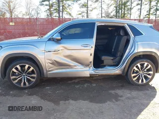 2022 Volkswagen Atlas SEL Premium R-Line with VIN 1V2FE2CA4NC218765, listed as a IAAI auction lot 41103593 with 42,008 mi miles and . Bid and sale history available at DreamBid. Image 15.