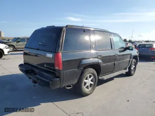 2000 Cadillac Escalade with VIN 1GYEK13R0YR167895, listed as a Copart auction lot 82586443 with 267,099 mi miles and Salvage Title. Bid and sale history available at carsss.com. Image 3.