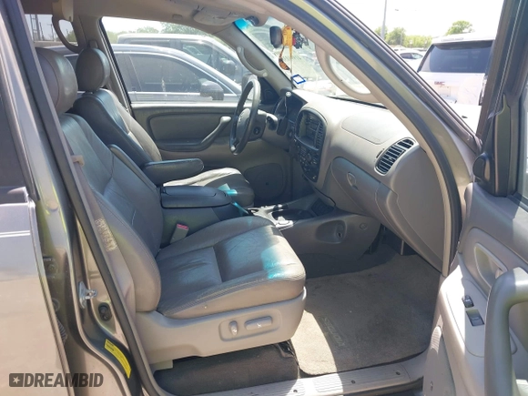 2006 Toyota Sequoia SR5 with VIN 5TDZT34A96S272197, listed as a IAAI auction lot 41991038 with 264,727 mi miles. Bid and sale history available at carsss.com. Image 5.
