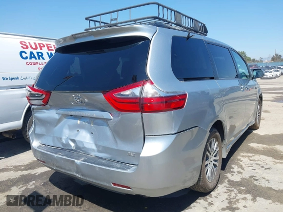2020 Toyota Sienna XLE Auto Access Seat with VIN 5TDYZ3DC2LS060071, listed as a IAAI auction lot 39987444 with 67,404 mi miles. Bid and sale history available at carsss.com. Image 4.