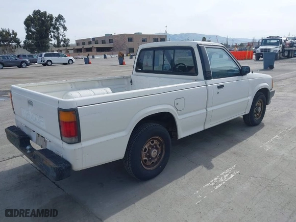 1987 Mazda Pickup SE5 with VIN JM2UF1111H0613927, listed as a IAAI auction lot 41840189 with 116777 miles. Bid and sale history available at carsss.com. Image 4.