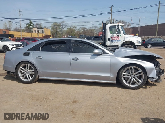 2016 Audi A8 Sport z VIN WAU43AFD0GN011518, wystawiony jako IAAI lot #42096343 z przebiegiem Nie podano mil oraz . Historia ofert i sprzedaży dostępna na DreamBid. Obrazek 13.