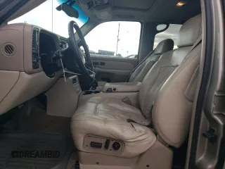 2001 Chevrolet Tahoe LS z VIN 1GNEC13T81R152119, wystawiony jako Copart lot #51171165 z przebiegiem 191 740 mil mil oraz Czysty tytuł • Clean title. Historia ofert i sprzedaży dostępna na DreamBid. Obrazek 7.