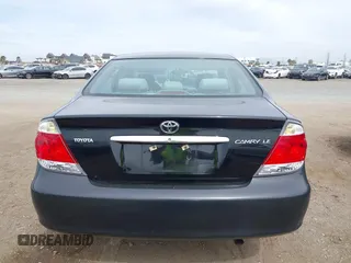 2005 Toyota Camry STD z VIN 4T1BE32K65U383111, wystawiony jako IAAI lot #41735806 z przebiegiem 115 285 mil mil oraz . Historia ofert i sprzedaży dostępna na DreamBid. Obrazek 16.