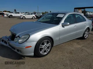2006 Mercedes-Benz E 350 z VIN WDBUF56J96A907201, wystawiony jako IAAI lot #41855889 z przebiegiem 199 029 mil mil oraz . Historia ofert i sprzedaży dostępna na DreamBid. Obrazek 18.