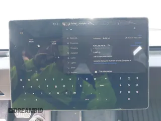2025 Tesla Model 3 Long Range z VIN 5YJ3E1EA2SF918505, wystawiony jako IAAI lot #41968148 z przebiegiem 2490 mil mil oraz . Historia ofert i sprzedaży dostępna na DreamBid. Obrazek 7.