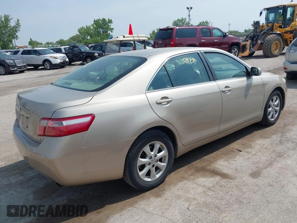 2007 Toyota Camry CE z VIN 4T1BE46K27U523304, wystawiony jako IAAI lot #42415878 z przebiegiem 204 105 mil mil oraz . Historia ofert i sprzedaży dostępna na DreamBid. Obrazek 4.