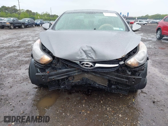 2013 Hyundai Elantra GLS z VIN KMHDH4AE1DU646038, wystawiony jako IAAI lot #42274868 z przebiegiem 81 253 mil mil oraz . Historia ofert i sprzedaży dostępna na DreamBid. Obrazek 6.