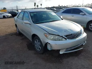 2005 Toyota Camry STD z VIN 4T1BE32K35U629371, wystawiony jako IAAI lot #41702707 z przebiegiem 90 552 mil mil oraz . Historia ofert i sprzedaży dostępna na DreamBid. Obrazek 1.
