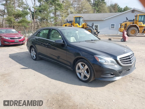 2014 Mercedes-Benz E E 350 Luxury with VIN WDDHF8JB2EA894977, listed as a IAAI auction lot 42065062 with 197,393 mi miles. Bid and sale history available at carsss.com. Image 1.
