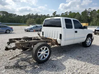 2000 GMC Sierra 1500 SLE with VIN 1GTEK19T6YZ288911, listed as a Copart auction lot 53538215 with 211,341 mi miles and Salvage Title. Bid and sale history available at DreamBid. Image 3.