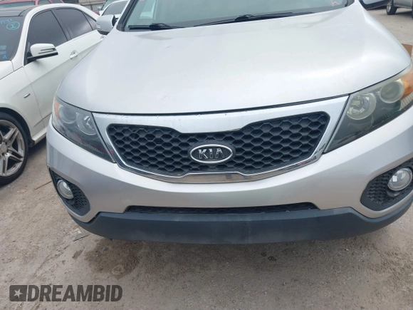 2011 Kia Sorento EX with VIN 5XYKU4A17BG185527, listed as a IAAI auction lot 41881550 with 82,948 mi miles. Bid and sale history available at carsss.com. Image 6.