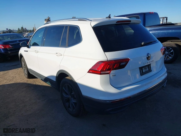 2022 Volkswagen Tiguan SE with VIN 3VV3B7AXXNM020225, listed as a IAAI auction lot 41637473 with 32,340 mi miles. Bid and sale history available at carsss.com. Image 3.