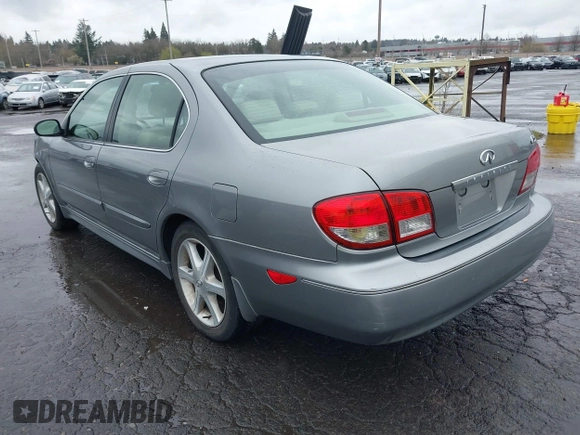 2004 Infiniti I35 with VIN JNKDA31A74T208001, listed as a IAAI auction lot 41835959 with 84,747 mi miles. Bid and sale history available at carsss.com. Image 3.