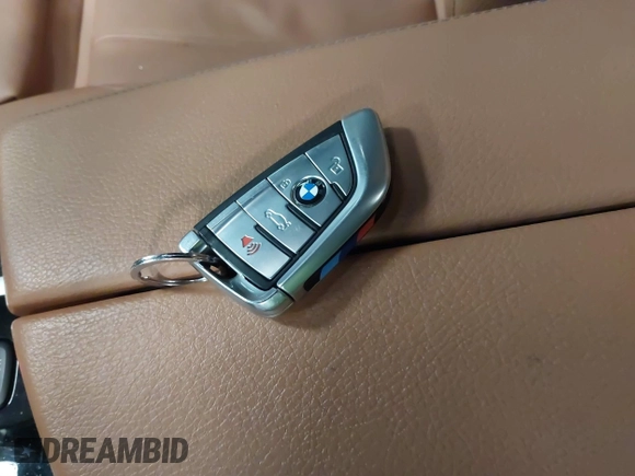 2020 BMW 5 Series 540i xDrive z VIN WBAJS3C04LCD32330, wystawiony jako IAAI lot #41412727 z przebiegiem 37 383 mil mil oraz . Historia ofert i sprzedaży dostępna na DreamBid. Obrazek 11.