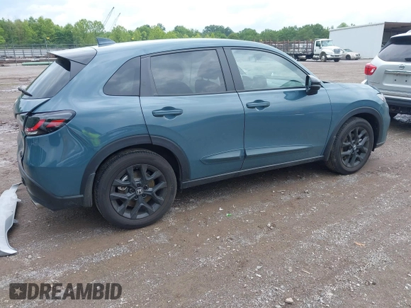2024 Honda HR-V Sport z VIN 3CZRZ2H5XRM776715, wystawiony jako IAAI lot #42377596 z przebiegiem 19 146 mil mil oraz . Historia ofert i sprzedaży dostępna na DreamBid. Obrazek 4.