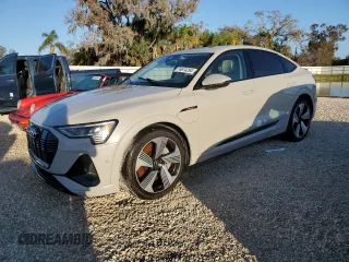 2021 Audi e-tron Sportback Prestige z VIN WA13AAGE4MB018961, wystawiony jako Copart lot #74674294 z przebiegiem Nie podano mil oraz Nie do naprawy. Historia ofert i sprzedaży dostępna na DreamBid. Obrazek 1.