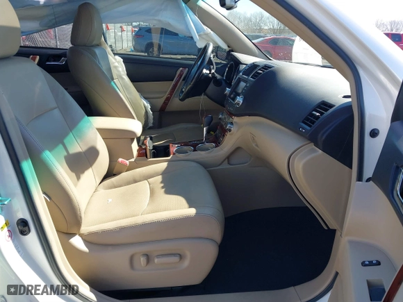 2012 Toyota Highlander Limited with VIN 5TDYK3EH2CS050221, listed as a IAAI auction lot 41663898 with 205,714 mi miles. Bid and sale history available at carsss.com. Image 5.