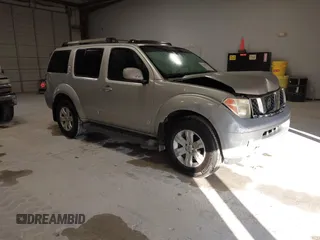 2005 Nissan Pathfinder SE with VIN 5N1AR18UX5C749610, listed as a IAAI auction lot 41109719 with 230,042 mi miles. Bid and sale history available at carsss.com. Image 1.