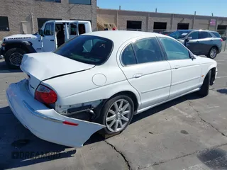 2000 Jaguar S-Type V8 with VIN SAJDA01D9YGL52238, listed as a IAAI auction lot 38743231 with Not Provided miles and . Bid and sale history available at DreamBid. Image 4.