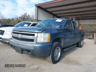 2007 Chevrolet Silverado 1500 LT w/1LT with VIN 2GCEC19J571562893, listed as a IAAI auction lot 41420449 with 246,613 mi miles. Bid and sale history available at carsss.com. Image 17.