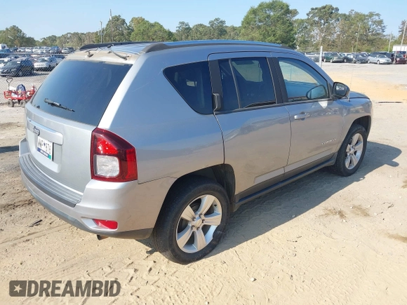 2015 Jeep Compass Sport with VIN 1C4NJCBB5FD110725, listed as a IAAI auction lot 40506090 with 132,207 mi miles. Bid and sale history available at carsss.com. Image 4.