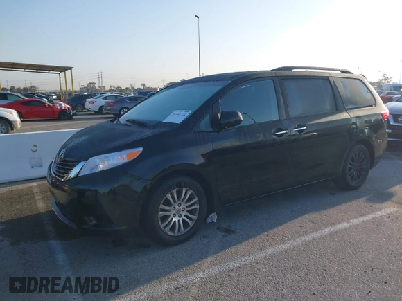 2017 Toyota Sienna XLE Auto Access Seat z VIN 5TDYZ3DC0HS876848, wystawiony jako IAAI lot #42141322 z przebiegiem 111 251 mil mil oraz . Historia ofert i sprzedaży dostępna na DreamBid. Obrazek 17.