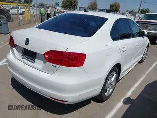 2011 Volkswagen Jetta TDI with VIN 3VWLL7AJ0BM037650, listed as a IAAI auction lot 42748331 with 121,498 mi miles and . Bid and sale history available at DreamBid. Image 4.