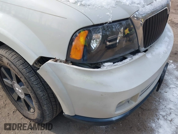 2006 Lincoln Navigator Luxury with VIN 5LMFU27506LJ25785, listed as a IAAI auction lot 41283074 with 73,040 mi miles. Bid and sale history available at carsss.com. Image 6.