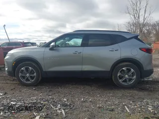 2024 Chevrolet Blazer LT с VIN 3GNKBCR49RS244768, выставлен на аукционе IAAI как лот 41911870 с пробегом 11 616 миль миль и . История ставок и продаж доступна на DreamBid. Изображение 14.