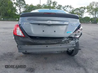 2016 Nissan Versa SV z VIN 3N1CN7AP3GL889508, wystawiony jako IAAI lot #42188750 z przebiegiem 80 754 mil mil oraz . Historia ofert i sprzedaży dostępna na DreamBid. Obrazek 6.