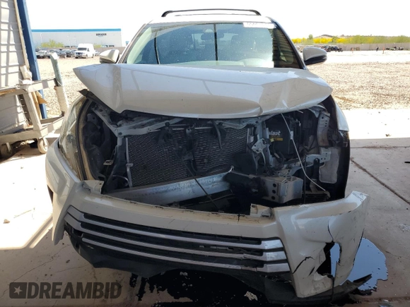 2019 Toyota Highlander LE z VIN 5TDZZRFH1KS367536, wystawiony jako Copart lot #55051045 z przebiegiem 67 732 mil mil oraz Szkoda całkowita • Salvage title. Historia ofert i sprzedaży dostępna na DreamBid. Obrazek 5.