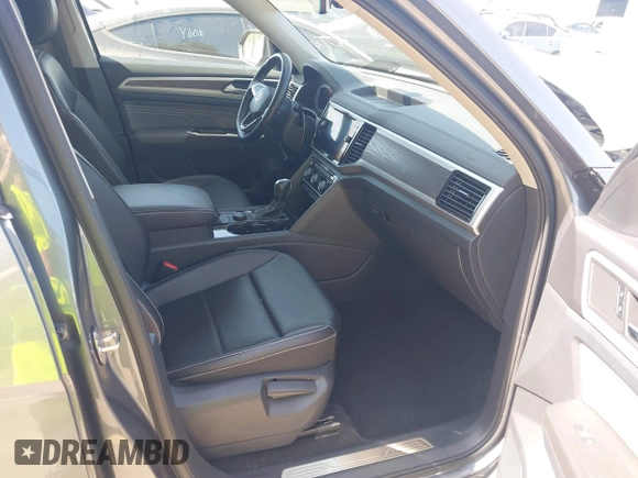 2022 Volkswagen Atlas SE with VIN 1V2KP2CA6NC524326, listed as a IAAI auction lot 42546660 with 37,406 mi miles and . Bid and sale history available at DreamBid. Image 5.