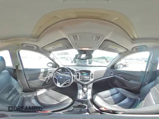 2014 Chevrolet Cruze 2LT z VIN 1G1PE5SB5E7120878, wystawiony jako Copart lot #58624755 z przebiegiem 121 644 mil mil oraz Szkoda całkowita • Salvage title. Historia ofert i sprzedaży dostępna na DreamBid. Obrazek 14.