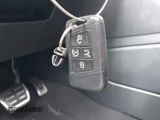 2021 Volkswagen Atlas SE z VIN 1V2PR2CA7MC510191, wystawiony jako IAAI lot #42235942 z przebiegiem 108 597 mil mil oraz . Historia ofert i sprzedaży dostępna na DreamBid. Obrazek 11.