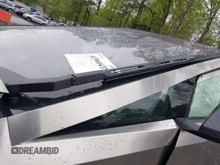 2024 Tesla Cybertruck z VIN 7G2CEHED7RA041694, wystawiony jako IAAI lot #41960418 z przebiegiem 1 177 mil mil oraz . Historia ofert i sprzedaży dostępna na DreamBid. Obrazek 19.