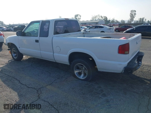 2000 Chevrolet S-10 LS with VIN 1GCCS19W5Y8313840, listed as a IAAI auction lot 41592172 with 245,967 mi miles. Bid and sale history available at carsss.com. Image 3.
