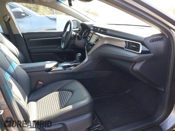 2018 Toyota Camry LE with VIN 4T1B11HK3JU518806, listed as a IAAI auction lot 41913756 with 74,939 mi miles. Bid and sale history available at carsss.com. Image 5.